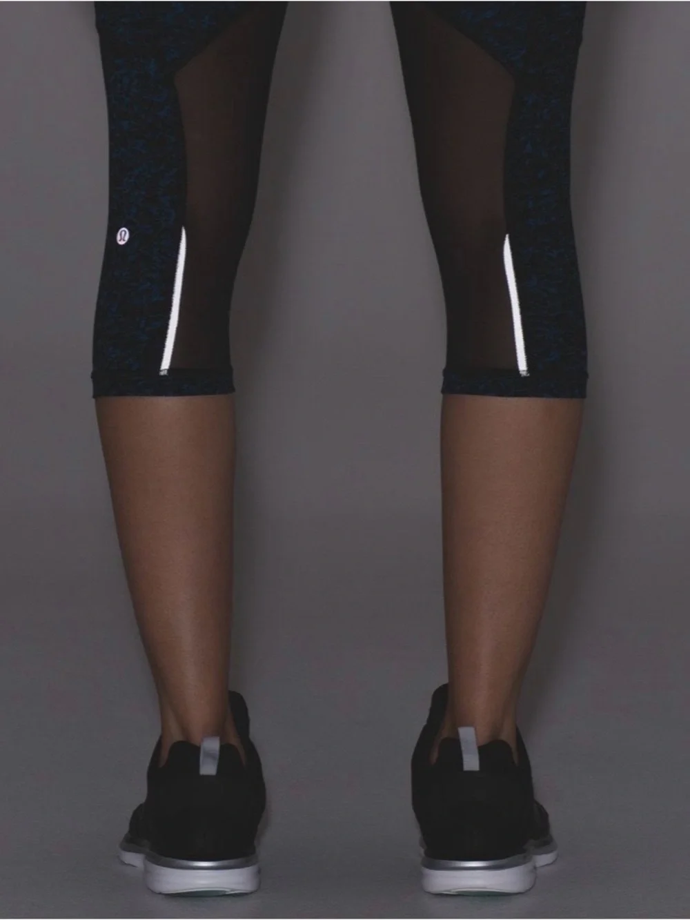 Lululemon Outrun 17” Crop in Iced Wave Capri Black